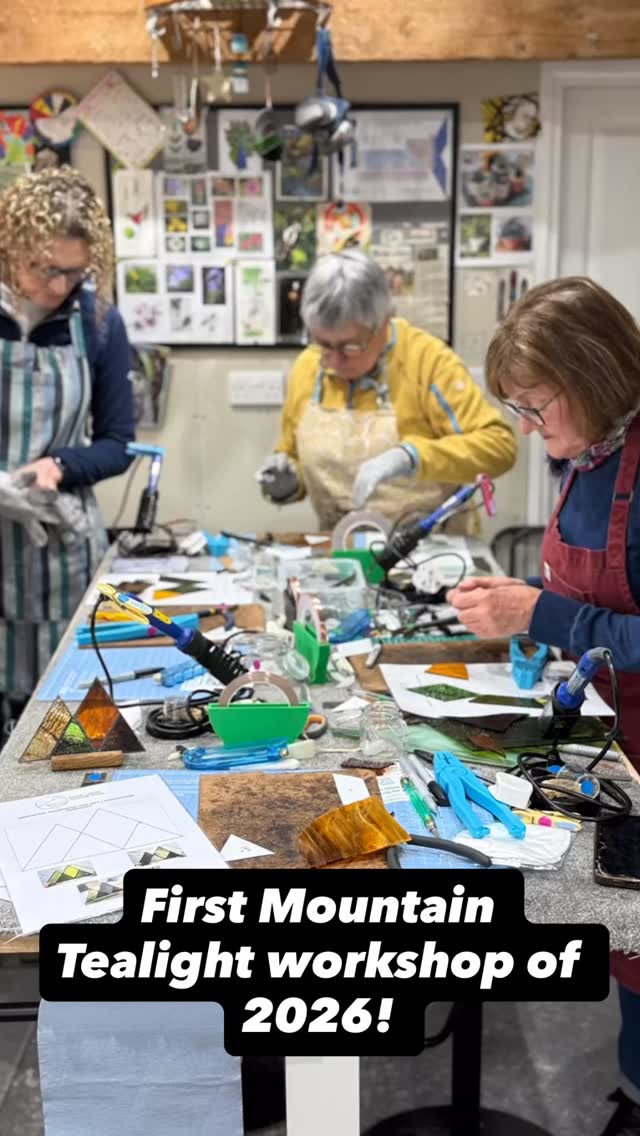 The first of the 2 sold out mountain tea-light holder workshops this year here at the Keswick studio!
Despite the stormy conditions outside, we stayed dry and toasty warm in the studio watching the weather roll up the valley from our wonderful viewpoint just above Keswick town, whilst learning new skills, developing old ones and rejoicing in the beauty of the glass we had to play with and each of the final creations. I know I say this every time, but I love how even with the same pattern to follow, each piece is so different & unique to its creator simply through the glass they have chosen! šš„°š
Everyone seemed to have a fabulous time and new appreciation for the complexities of stained glass work out there in āthe wildā, but also feeling super chuffed with themselves for what they had achieved!
Unfortunately(?), the last 2 places on 2nd mountains workshop scheduled in September were snapped up this afternoon, but if you fancy coming along and creating your own piece of unique stained glass art, there are still a few places left on:
- the full day succulents workshops in Ennerdale (May 20th), Keswick (July 31st) & at @hare_hill_barn Nr Kendal.
- Stained glass lantern making, Keswick (9th August)
- Stained Glass Festive Wreaths (only at Ennerdale this year!)
To book, head over to the my website for the Keswick &
Ennerdale classes, or for the Kendal sessions book direct through @hare_hill_barn .
#stainedglass #create #lakedistrict #craft #glassartist
@edenvalleyartisticnetwork @cumbrialifemag @cumbriacreativecollective @arts_cumbria @make_it_at_market @artsandcraftsinkeswick @thehappyherdwick @the_makers_mill @hare_hill_barn @lakedistrictcumbria @visitkeswick @cumbrialifehomegardenshow @cumbria_tourist_guides @gatherennerdale @englishheritage