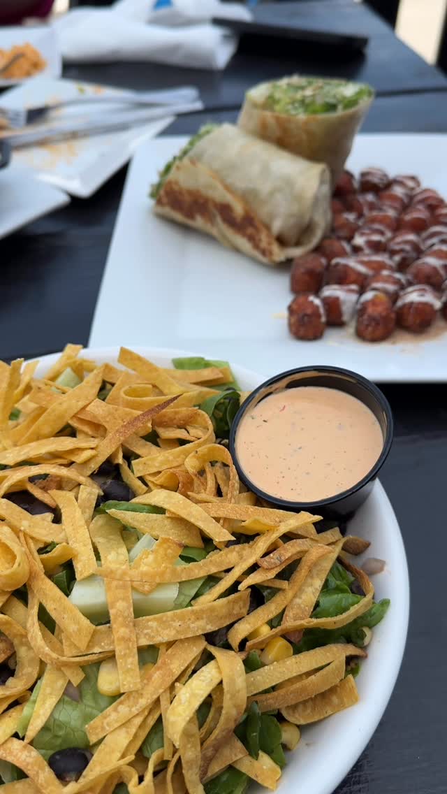 We waited all winter for this 😎
Patio season is in full swing 🌸 Come to Clutch to make the most of this spring weather with sunshine, drinks, & all of your favorite dishes ☀️