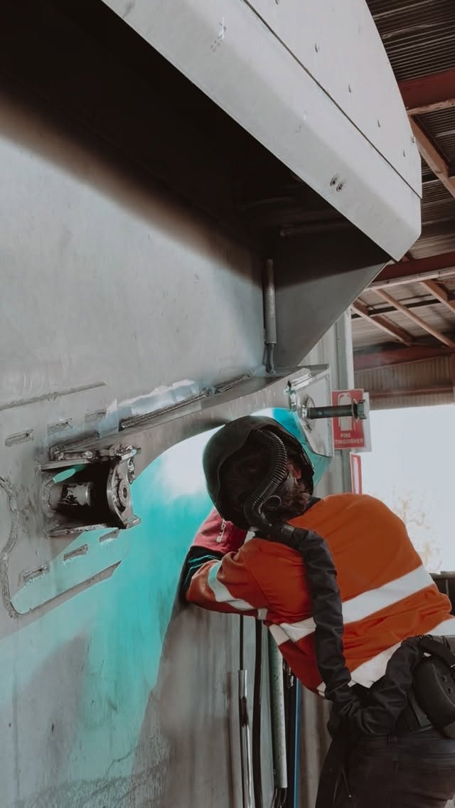 Aluminium structural repairs underway
.
.
.
#welding #weldingart #boilermakers #weldinglife