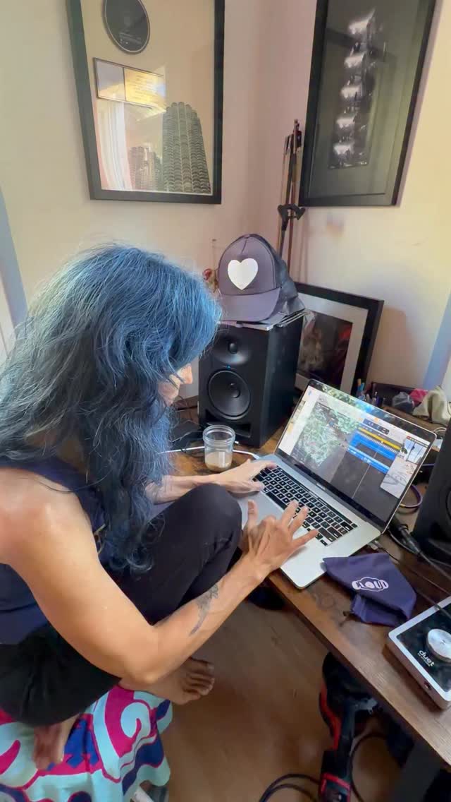 Weaving sound while the gods bask!🌞💖😆#behindthescenes #violin #dog #dreamworld #thefutureholdstolove