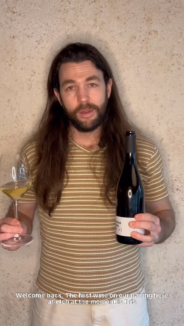 First up on our Spring menu wine flight @etchfood is this electric retsina from @tetramythoswinery
Paired with our first course, an aerated Buddle Farm cauliflower soup with roasted cauliflower, tarragon oil, crispy Cavolo nero, served with a lamb tartare tart & black garlic ketchup.
📸 of soup by @justindesouza.photo