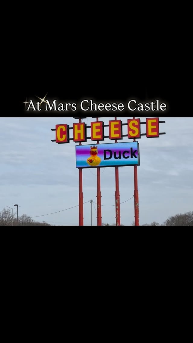 @marscheesecastle , and look what they put on the sign!
#duckduckjeep #marscheesecastle #kenoshawisconsin #mkejeeprebels #jrjeep