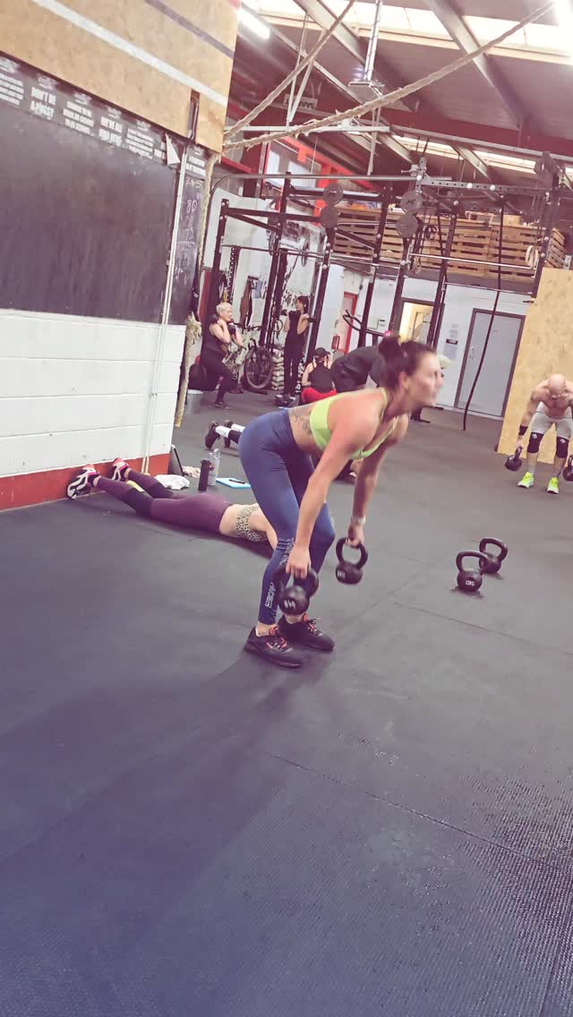 Member shout out ✨
Happy Birthday to @zazzi_deaks
She may have only joined us last month but you'd never know, it's like she's always been part of the 6am crew.
Her arrival now means another Deakin to add to the clan, one that smiles...🤣
Hope you have a fab day 🥳
#membershoutout #birthdaygirl #crossfitbarnsley