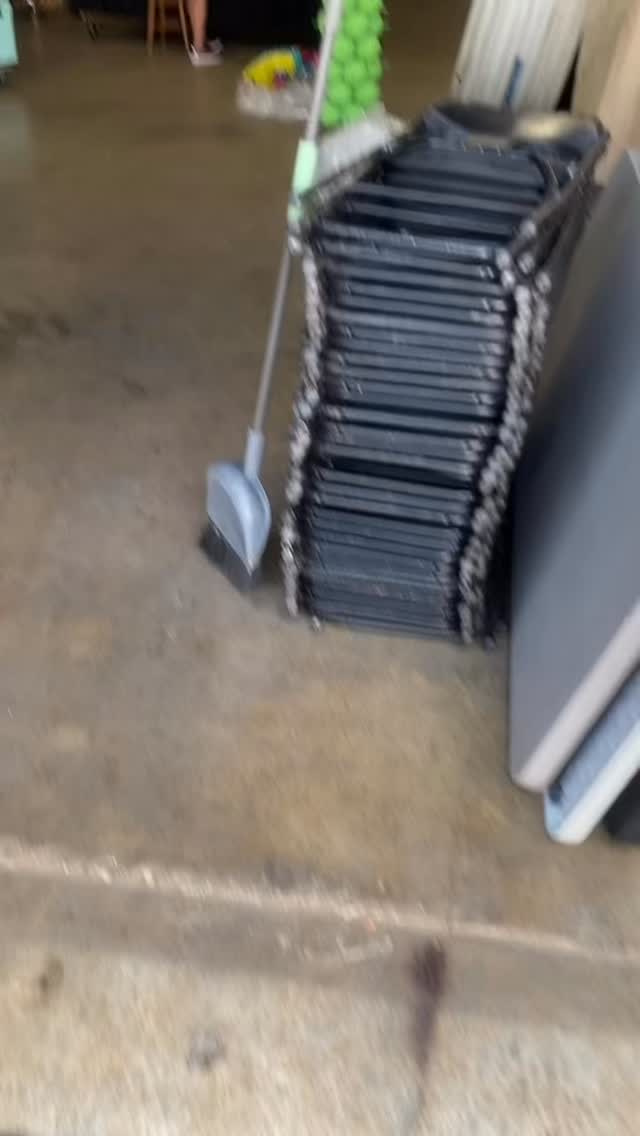 Behind the scenes of a sweaty hot balloon event! We are always ready to decorate for your next event!
#bigballoonsco #balloondecor