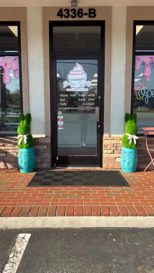 Good morning and happy Wednesday, friends! ☀️ You’ve officially made it halfway through the work week—how exciting is that?!
You deserve a treat! Stop by the bakery and grab yourself a delicious goodie box. 🧁
We’ve got everything from Easter goodies to dessert bars, cheesecakes, cookies, brownies, and so much more!
Come see us—we can’t wait to treat you! 💛