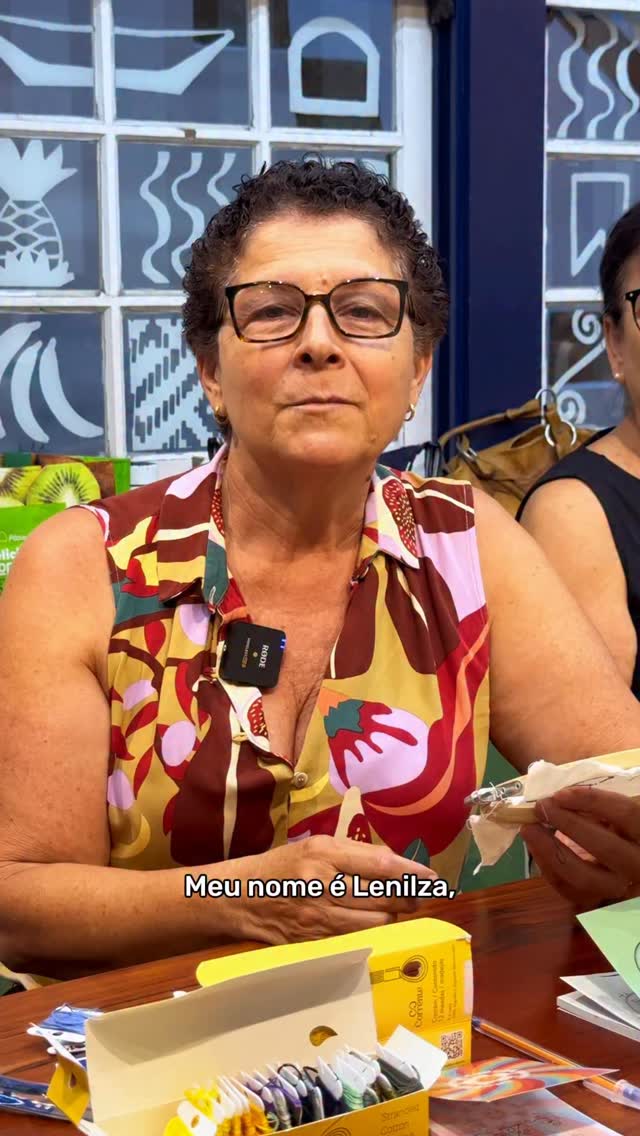 Em março, uma nova turma do curso “Bordado em pintura de agulha” foi iniciada, renovando a parceria entre a Casa das Artes e a marca de slow fashion Thayná Caiçara. A técnica artesanal “pintura de agulha” é reconhecida por sua delicadeza, riqueza de detalhes e complexidade. No vídeo, as alunas compartilham suas expectativas e revelam as motivações que as levaram a se inscrever no curso.🪡
Através da Lei Federal de Incentivo à Cultura do @minc, a Casa das Artes de Paraty conta com o patrocínio estratégico da @valenobrasil @institutoculturalvale, apoio estratégico do @sandihotel, apoio do @ocanto.br e @ihumanize.org e apoio instituc @prefeitura.paraty.