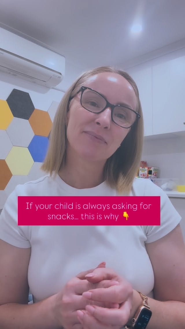 Focus on balanced meals:
Main meals = Protein + Healthy fats + Fibre
Snacks = Aim for 2 of the above
Why this works:
👉Keeps kids full for longer
👉Stabilises energy + blood sugar
👉Reduces constant snacking
👉Helps them arrive at meals hungry
Follow for Part 4: how I can help you put this into practice
#pickyeatinghelp #kidsnutrition #fussyeater #healthykids #familymeals