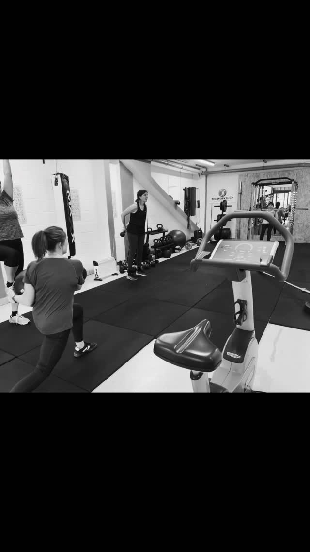 Awesome session with the Tuesday strength crew! Small group training @theworkshopfitnessgym in Kingsbridge. Well done guys -looking stronger each week!! 💪🏼❤️ DM me to find out more or book in for a session. #breathefitnesssouthhams #lovekingsbridge #kingsbridge #ptkingsbridge #southhams