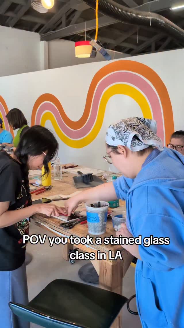 Single day and four week courses in LA! Check out our calendar for dates and pricing. Link in bio 🔗 #LA #fyp #pov #stainedglass #stainedglassart