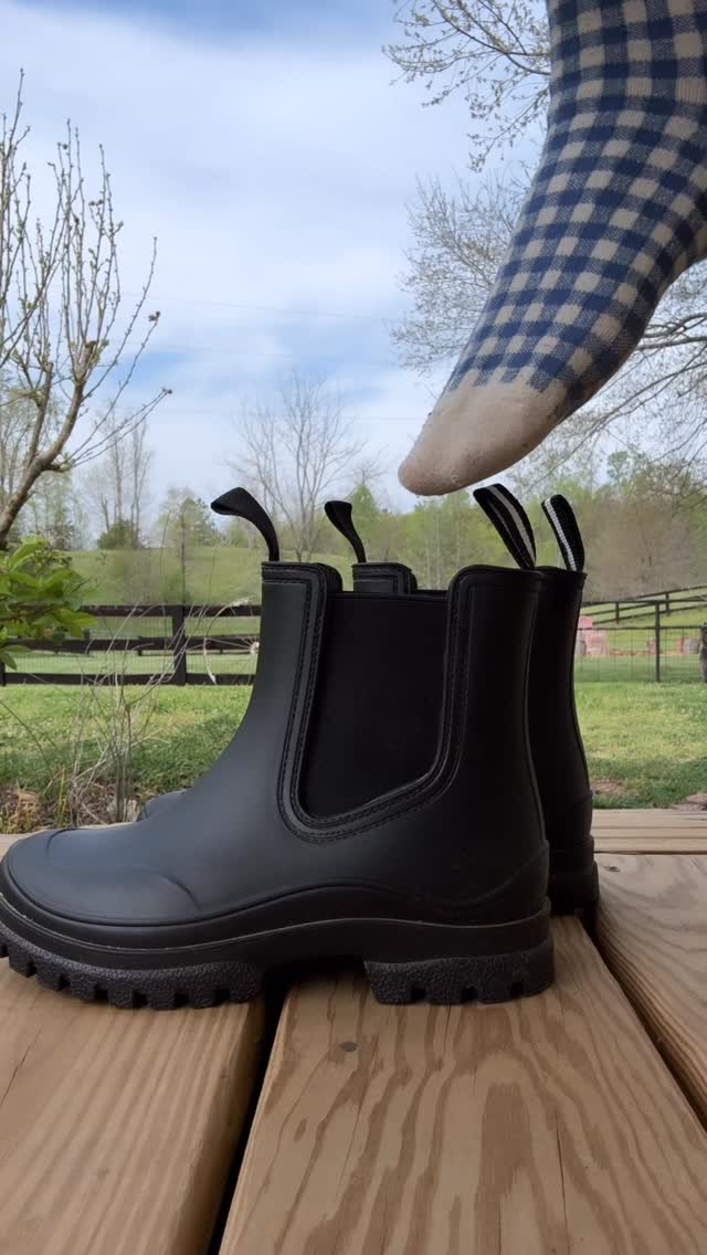 Love the morning routine of watering plants and the tractors 🚜 🛁😅 These new chelsea boots from @hisea_official slip on with no hands which makes getting out the door so much easier!! Especially when my hands are usually very full. You can use my code FAITHBOOTS for a discount and I’ll link them in my bio on amazon (discount included on amazon too) 👏#hiseaboots #screenfreespring #joyinmotherhood