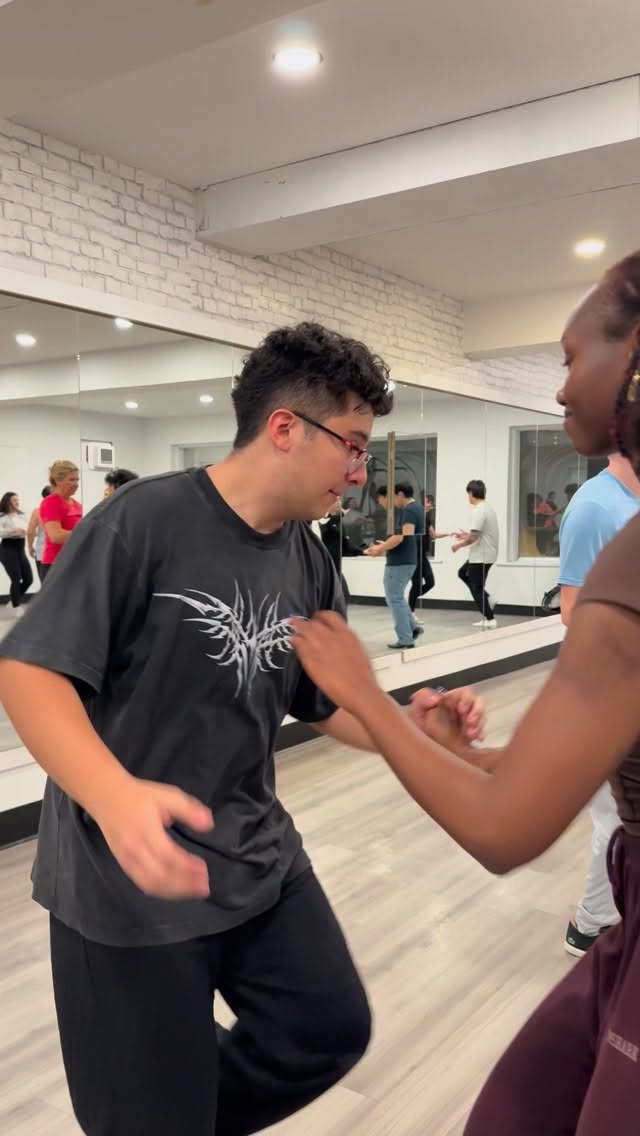 💃 SALSA THURSDAYS 🕺
Join us TODAY!
Footwork class - 7PM
Partnerwork clasd - 8PM
✨No partner required ✨
📍- 388 Donald St.
💵 - $16 per class