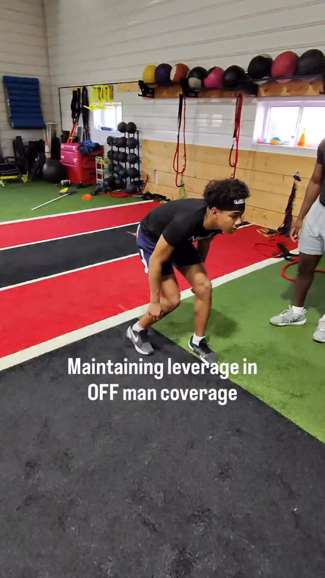Work your craft!!!!
Keeping your leverage as a DB is major!!! Young DBs, you must understand WHY you need leverage, how space and angles effect you and the team.. this knowledge will help you become a lockdown DB and make game changing plays.
If you live in the DMV, The @aodtheartofdefense program is changing the game for many defensive backs and linebackers.
All spring and summer, lock in with us to take your game to the next level.
#defensiveback #footballtraining #dbdrills #cornerback #metaglasses