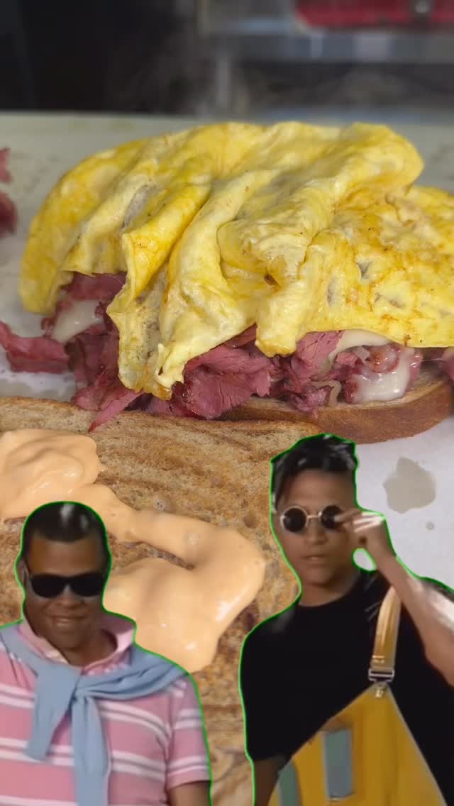 You can customize your sandwich anyway you please.
And yes, egg goes on anything 😍
#eatlocal #orlandoeats #bagels #bagelshop #sandwich