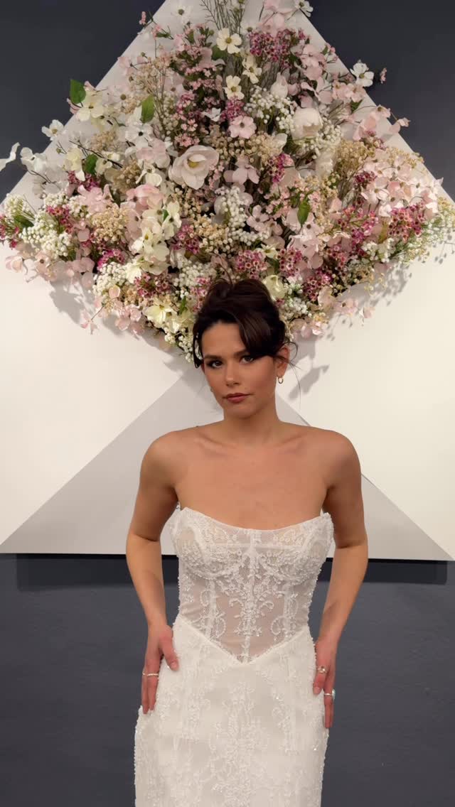 Obsessed is an understatement ✨
This mini dress just got a major upgrade with the detachable neck collar. Giving whimsical bride, modern fairytale, and a little editorial edge. For the bride who wants outfit changes but make it fashion.
We’re at @formalmarkets Atlanta starting today showing our minis + the full Fall 2026 collection. Come find us if you’re here! ♡
🗓️ March 30-April 1
📍 Booth B3 12-S349
Vionne | N2684