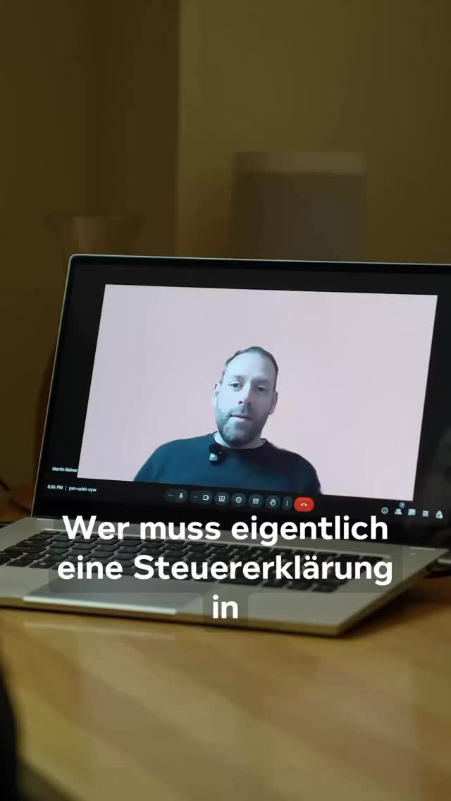 Do you need to file a tax return? 📋 In Switzerland, those over 18 with a Swiss passport or a C-permit are required to file. For those with a B-permit, it’s necessary if your gross annual income exceeds 120’000 CHF. Check out the video for a quick breakdown and visit my blog for more insights!
Musst du eine Steuererklärung einreichen? 📋 In der Schweiz sind Personen über 18 mit einem Schweizer Pass oder einer C-Bewilligung dazu verpflichtet. Für Personen mit einer B-Bewilligung ist es notwendig, wenn das Bruttojahreseinkommen 120’000 CHF übersteigt. Schau dir das Video für eine kurze Zusammenfassung an und besuche meinen Blog für weitere Einblicke!
#SwissTaxReturn #ExpatLife #MoneyMatters #Zurich