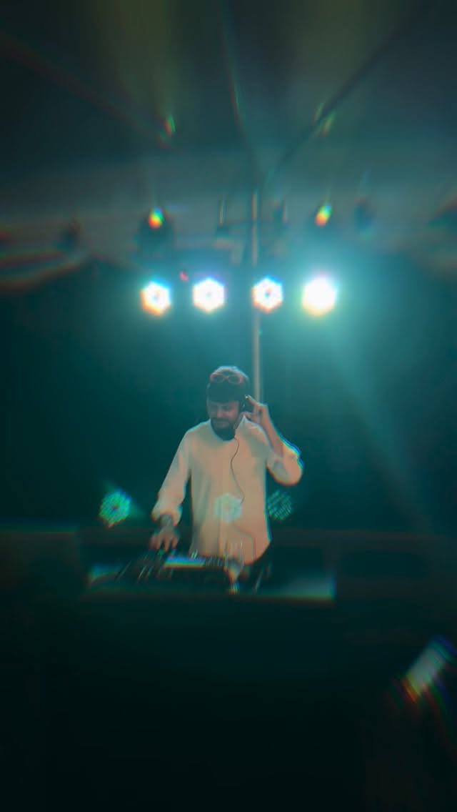 Que noite foi essa? 😎🔥
Fizemos sonorização completa para banda + DJ e iluminação para terminar a festa. Ficou lindo, chique e os noivos amaram muito.
Quem tava lá? 🙋🏻♂️ @matheusdaibs
Luisa e Guilherme - 21.03.2026
Muito obrigado pela confiança de vocês ♥️ @luisa.micharki e @guirslopes