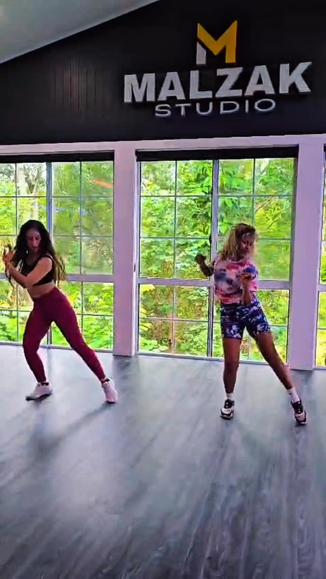 Throwback track remixed #salsa version by #zumba
Bringing familiarity, fun & connection - part of MALZAK’s mission in our classes
Zumba Instructors! Can we agree that Zumba has been releasing so far in 2026 some of the best songs and choreos in their ZIN releases? 🔥
🎶 : Take Me On
🎙️ : @zumba @jeanmusica
🧠 : @zumbarisa_zj @mauriceweindel
#malzakstudio #zumbachoreo @zumbachoreos @zumbabeto @zincommunity #australia
