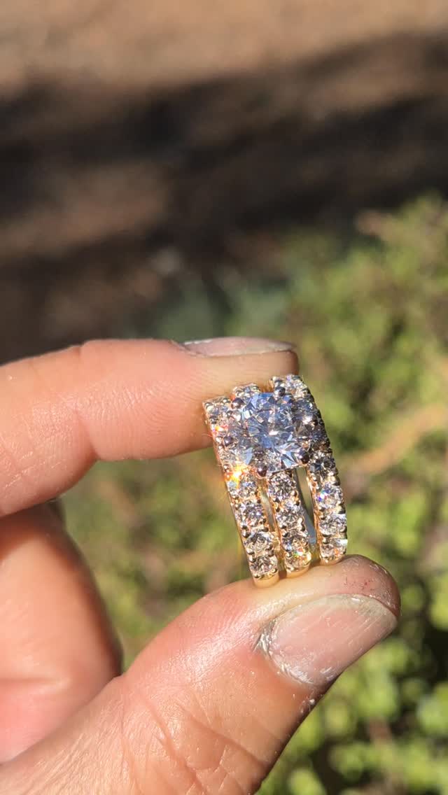 Wedding ready!
Custom made to match perfectly.
What do you think? Are you loving the bling bling?!! π
#handmadejewellery #tayhadesigns #weddingrings #diamonds