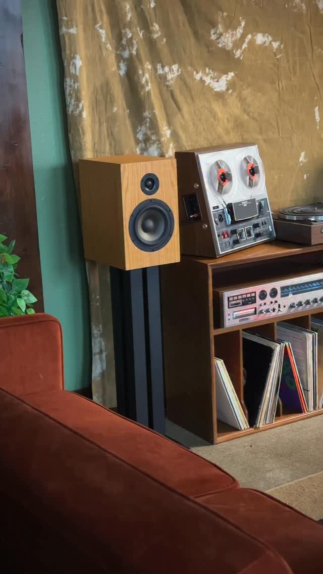 The Criton 1TD-X is a modern Hi-Fi speaker by all means, but it can pair well with your vintage gear as well!
Shop kits and pre-finished speakers at css-audio.com
#reeltoreel #vintageaudio #hifi #speakersetup #recordplayer