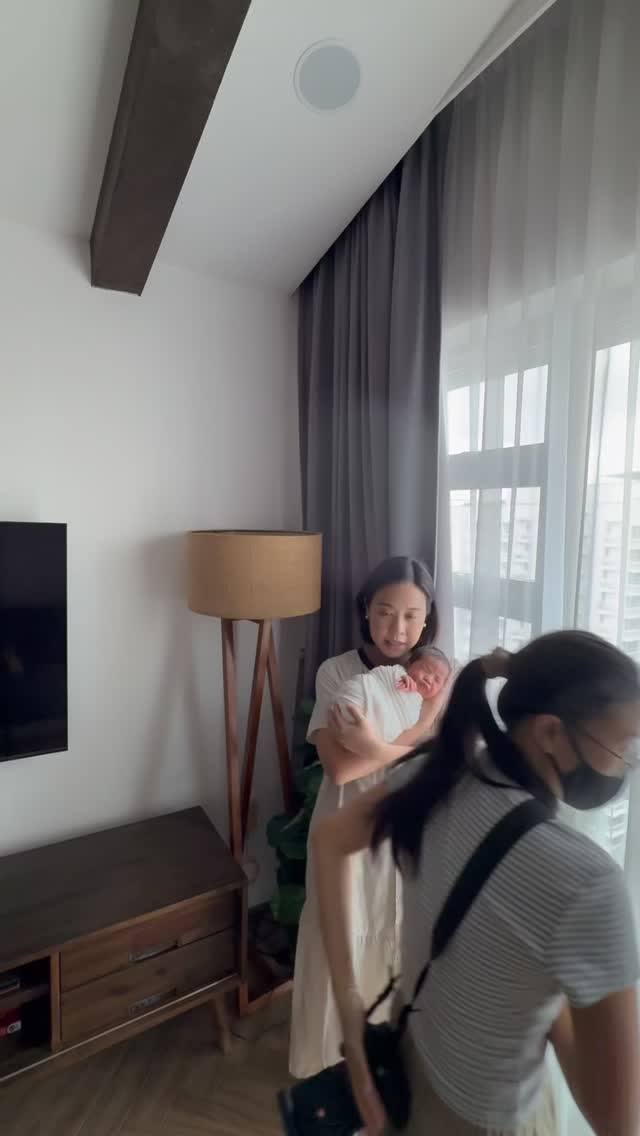 First time in front of a camera? Don’t worry! I’ll guide you through every single pose 🤍
This is a little peek at how we make magic happen together 🥹✨
📩 DM or WhatsApp +65 8909 5361 to book your session 🫶🏻