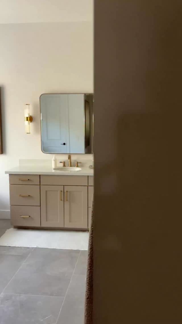 We can’t think of many things better than your dream bathroom that gives ✨ Cozy Spa ✨
Take a peek at our stories today to see the BEFORE pics of this Primary Bathroom!
A relaxing bubble bath on a Sunday is definitely my guilty pleasure 🛁 How about you?!