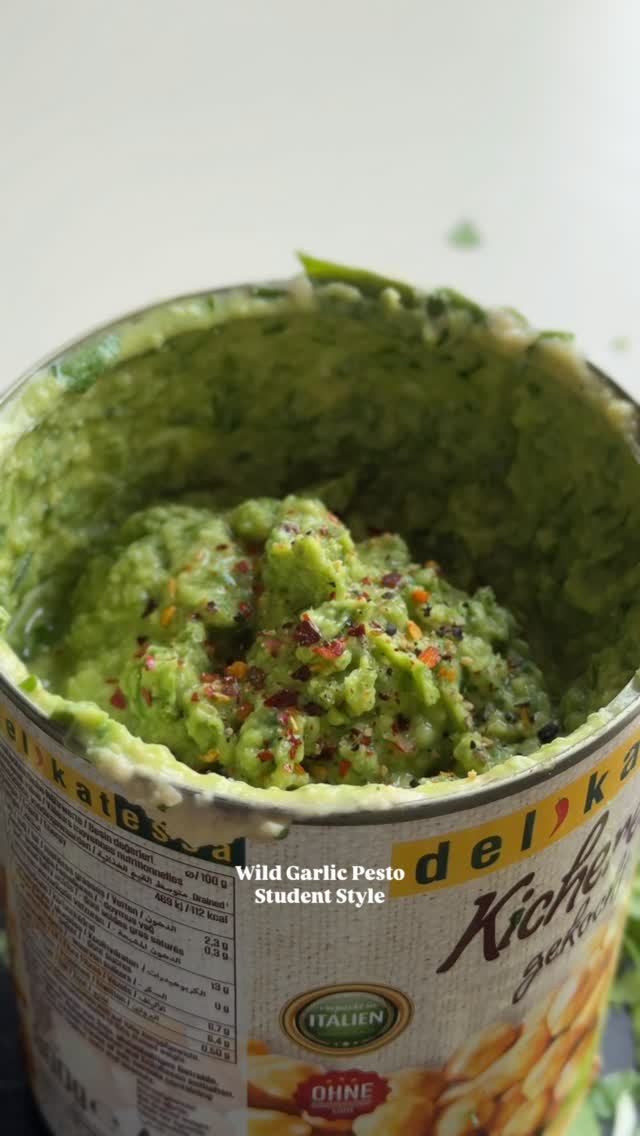 Hummus but with wild garlic and natural colouring
Quickly made and fresh inspiration from our student Michelin star cuisine
#hummus #healthyfood #inspire
#foodforflexitarians