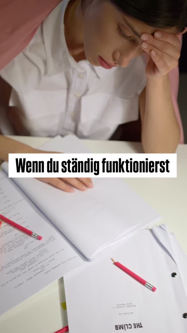 Du schaffst alles.
Und fühlst trotzdem nichts mehr.
Das ist kein Zufall.
#funktionieren #erschöpfung #stresssymptome #mentalhealth #resilienz