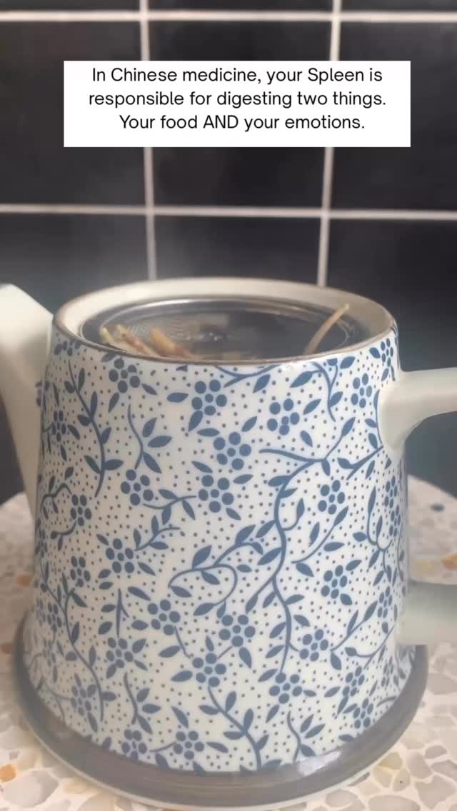 Most people come to me thinking their gut issues are about food. And yes, what you eat matters. But in Chinese medicine thereās another piece that gets missed almost every time.
Your Spleen is your digestive engine in TCM. It doesnāt just break down what you eat. It has to process what you feel too.
Worry. Overthinking. The thoughts that never switch off at night. Your Spleen is working through all of it.
And when your mind gets too busy, your digestion starts to struggleā¦because your Spleen is already exhausted from everything else itās carrying.
This shows up as:
āļøBloating after meals
āļøHeaviness and fatigue
āļøNo appetite in the morning
āļøLoose stools
āļøBrain fog
Sound familiar?
This is one of the most common patterns I see in women in clinic. Acupuncture, Chinese herbal medicine, and some simple shifts in how you eat and manage your mental load can make a huge difference to both your digestion and nervous system.
Share this with someone who carries a lot of worry and wonders why their digestion is always off.
Comment SPLEEN below and Iāll send you my free guide to supporting your digestion through Chinese medicine.
Online herbal consultations available Australia-wide. Personalised herbal formula posted directly to you. Link in bio.