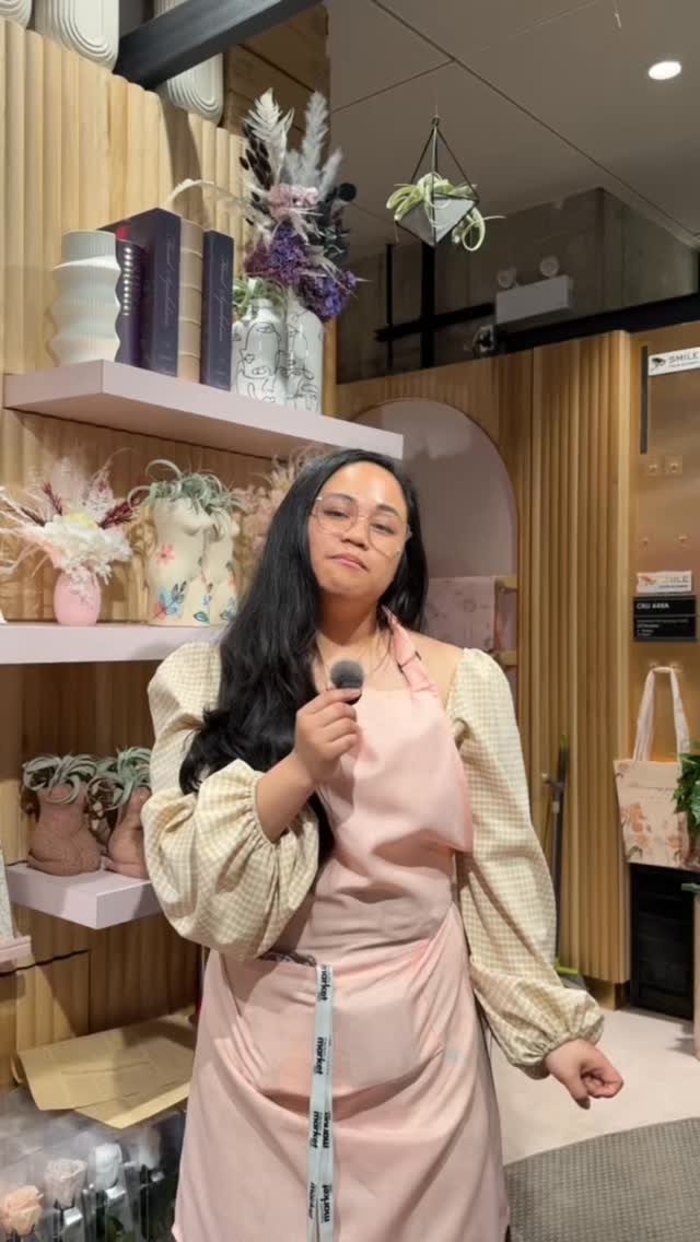 FAQ: How long will my flowers last, and how do I keep them fresh? 🌸
Our fresh flowers usually last 5–10 days depending on the type and care 💐
To keep them fresh longer:
• Trim the stems at an angle before placing in water
• Change the water every 2 days
• Keep them away from direct sunlight and heat
• Remove any leaves below the water line
A little care makes a big difference ✨
📍 Union Station
🕒 Operating Hours:
M–F: 10:30 AM – 7:30 PM
Sat–Sun: 11:00 AM – 7:00 PM
📧 For orders & inquiries: sales@lenasfloraldesigns.com
#unionstation #freshflowers #flowershop #torontolocalbusinesses #floraldesign