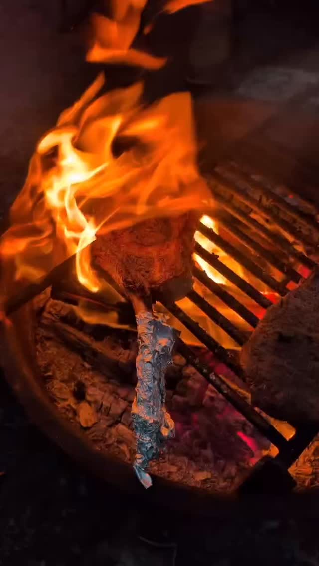 No popular sound for this one… just a campfire, a Tomahawk Ribeye, good tunes, and the kids playing in the background.
This is what Hi Bräu was built upon: real food, family, and fellowship. Add a craft beer to the mix, and you’ve nailed it. 🍻
Shop for a Tommy at Hibraubeef.com/tomahawk-ribeye-steak
#tomahawksteak #hibraubeef #pastureraised #craftbeef