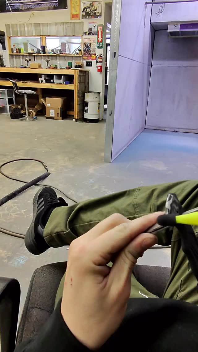 Damawaukee finished with black chrome II, silver vein, and covered in clear vision.
#palmerspowders
#prismaticpowders
#coatingsbycoates
#custompowdercoating
#lumaiii