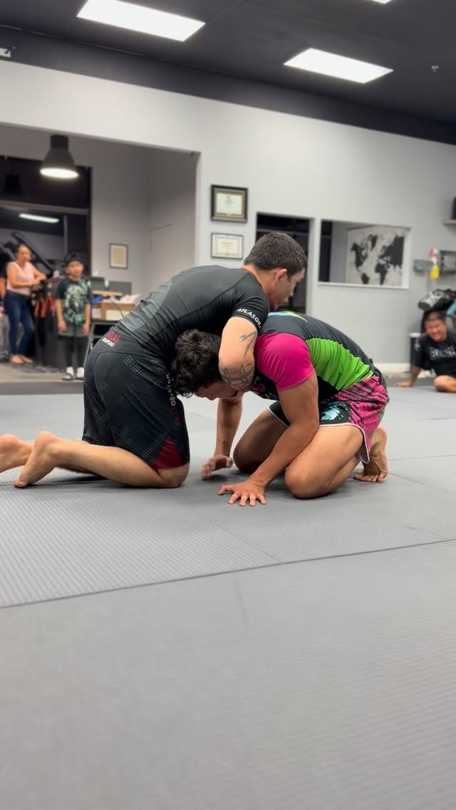 Some guillotine details with Coach D @damiennitkinjj #guillotine #Jiu-Jitsu #bjj