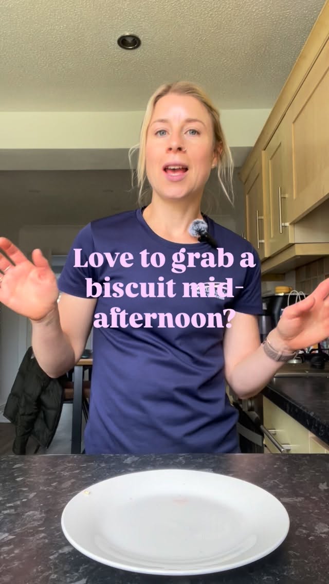 🍪Love a quick biscuit/chocolate?! 🍫
Turn this into more of an event by plating it up alongside some fruit/veg and something like nuts or cheese (Babybels are perfect portion).
Doing this will help:
👉🏼Your BRAIN register you’ve eaten, preventing you grabbing more
👉🏼Your ENERGY levels. Adding fibre, carbs & a little fat will slow digestion & release energy more steadily for the next hour or so
👉🏼Make the chocolate/biscuit/cake or whatever it is feel less exciting. It makes it another food on your plate. Still delicious, but not on a pedestal
Try it and see if it makes a difference to your snacking habits/cravings.
For more tips and info like this, take a look at my nutrition guide - click link in bio & head for ‘nutrition’
Em x