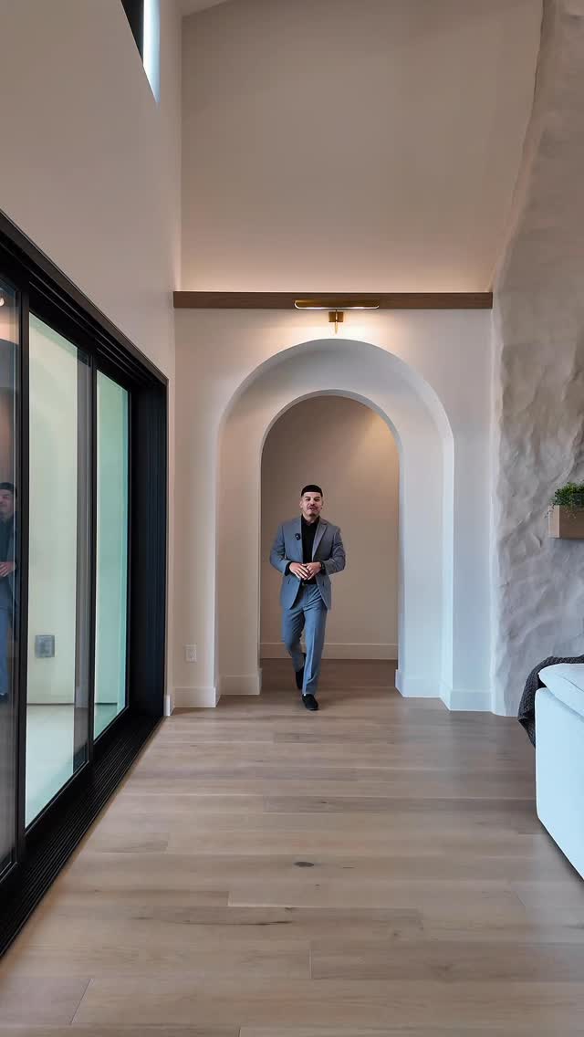 Things in a $3.5M home that just make sense… 🤯
Not just luxury… this is intentional design at every level.
✨ Built-in step ladders inside cabinets (yes, really)
✨ Hidden butler’s pantry with its own ladder system
✨ 3 master suites = no one fights over space
✨ Multiple living areas for real everyday living
✨ 20-ft ceilings that hit different in person
✨ Motion-sensor lit staircase 🔥
✨ Private movie theater 🎬
✨ Resort-style backyard built to entertain
This isn’t just a home… it’s an experience.
If you had this house, what feature are you using first? 👇
Anthony Gonzales
A.Z. & Associates | The Rio Group
Hablo Español 🇲🇽
📲602-610-6386
📧 antsellshomes.az@gmail.com
#PhoenixRealEstate #LuxuryHomesAZ #ArizonaLiving #ParadiseValleyHomes #AZRealtor