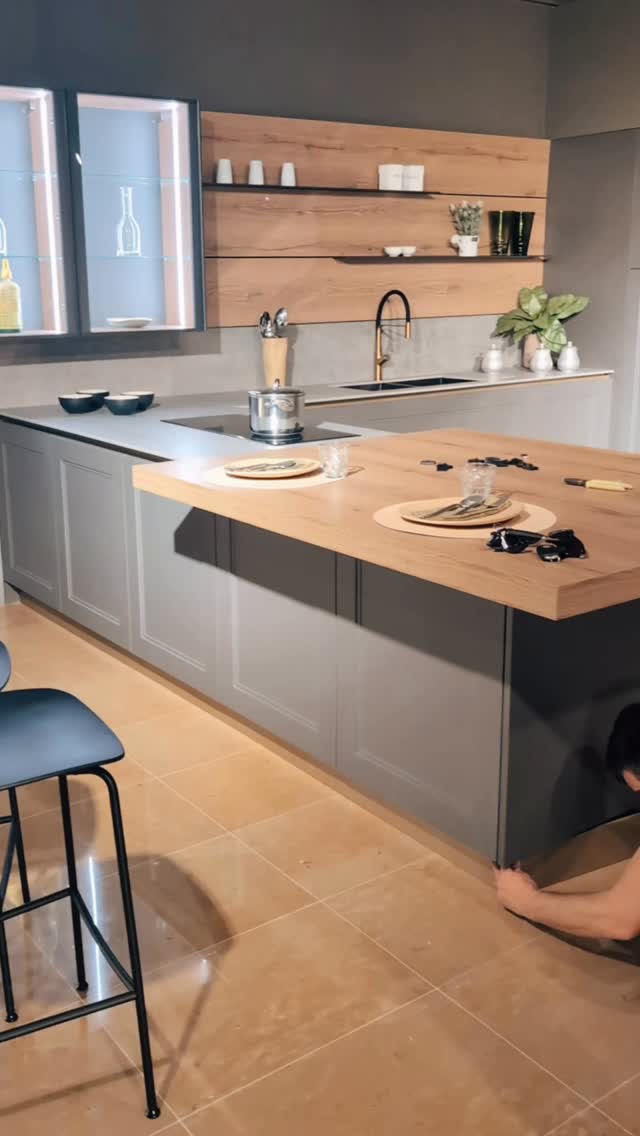 Nuevos materiales, nuevos acabados y una propuesta pensada para inspirarte 😍
Ven a descubrir nuestra exposición y todas las nuevas propuestas que hemos preparado, para que encuentres la cocina que mejor encaja contigo 👀
¡Te esperamos!
#moblesbustos #lasenia #laseniapaisdelmoble