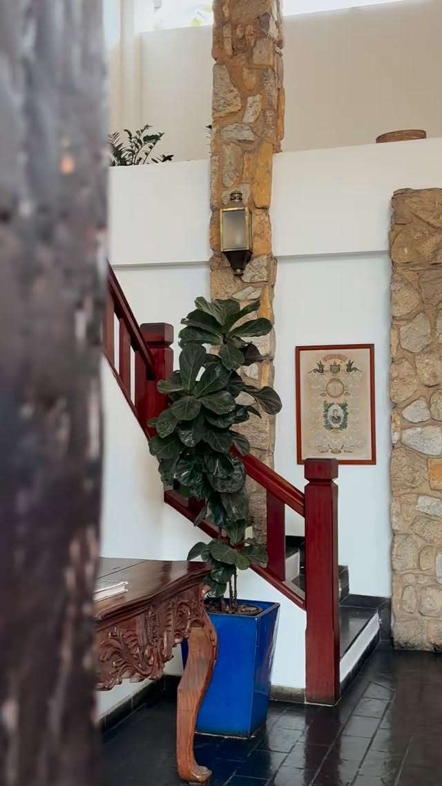 Combinando arquitetura colonial com conforto,
área verde e uma localização estratégica a poucos minutos do Centro Histórico,
a experiência aqui é pensada para quem quer aproveitar Paraty com tranquilidade,
sem abrir mão de estar perto de tudo.
⸻
Combining colonial architecture with comfort,
green areas, and a strategic location just minutes from the historic center,
this is an experience designed for those who want to enjoy Paraty at a slower pace,
without giving up convenience.
#PousadaDoPrincipe #Paraty #Hospedagem #SuaCasaEmParaty