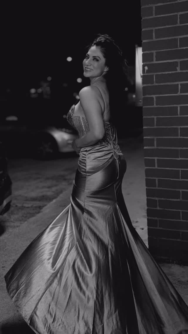 Elegance and sophistication is our presence, strength is our core, and relentless determination is our story. @loschilakillers
Special thanks to.
Dress: @quince_atx_
Makeup: @vianeyhairartist
Photos: @chavezlisaac