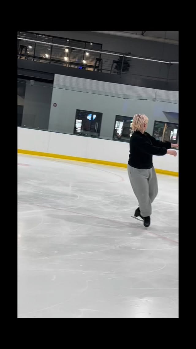 ⭐️SPINNING INTO SPRING⭐️
Outside, the ice may be melted, but SMSC’s skating opportunities are on fire!🔥 Join us this spring for On Ice Theatrics with Cameron Claire and take advantage of our early bird registration for summer programming. 🤩
Check out the links in our bio, or visit our website for more information.