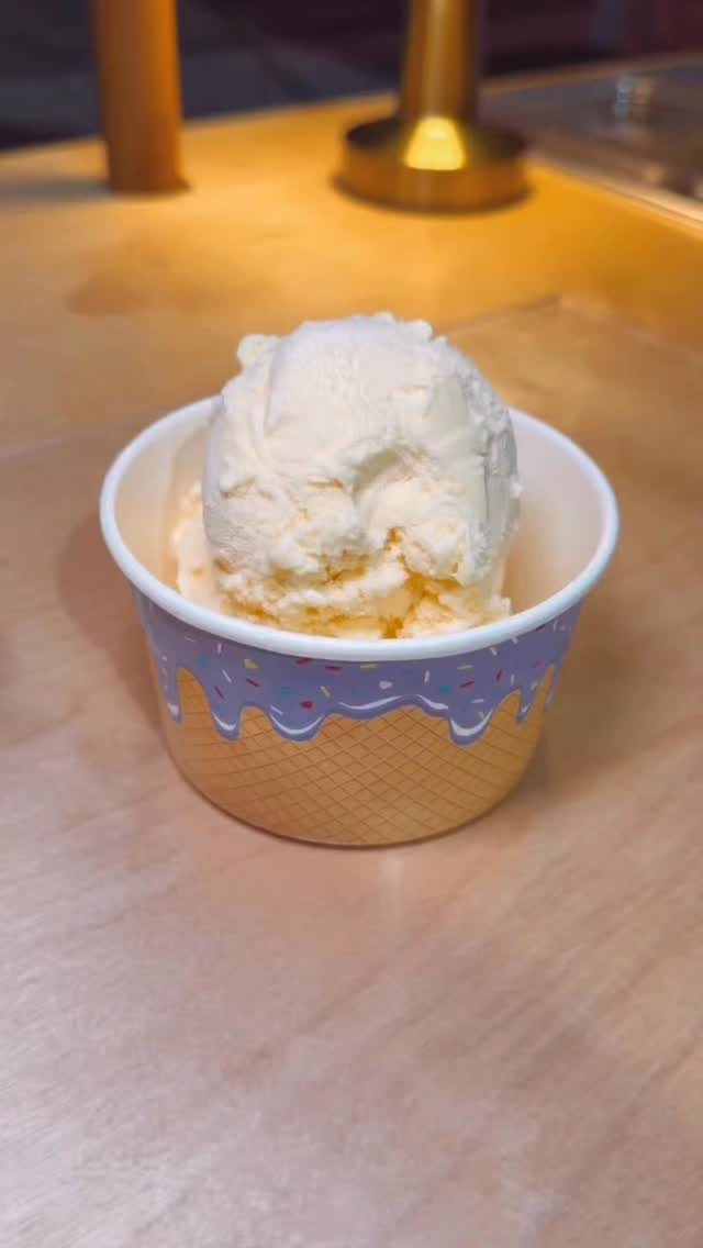 Legen-dairy service coming through!” ✨ Want a dessert that’s truly iconic? Book our cart and give your guests a treat they’ll love 🍨🤍
#icecream #icecreamcart #icecreamlover #eventcatering #dessertcatering