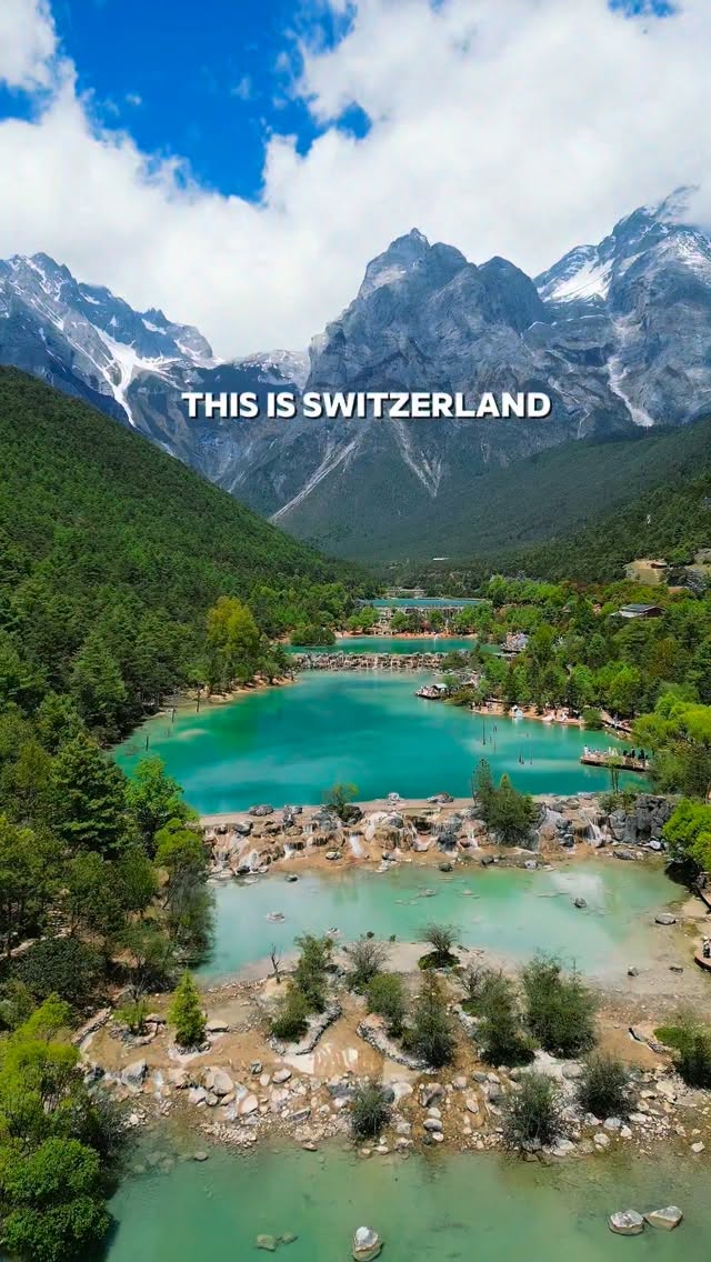 On ne s’attendait pas DU TOUT à ça en Chine .. 😱🇨🇳
Mais en réalité, ce pays peut te faire voyager dans le monde entier sans jamais le quitter 🤯
Entre montagnes irréelles, eaux turquoise, villes futuristes et paysages dignes de films…
la diversité ici est juste DINGUE 😮🔥
Rejoins @pretadecoller 🗺️
on te fait découvrir la Chine comme tu ne l’as JAMAIS vue 👀🇨🇳
T’avais reconnu combien d’endroits ? 😏👇
#chine #china #travelchina #zhangjiajie #chongqing