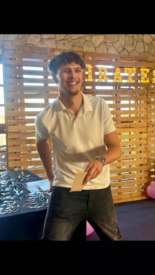 Philipp, come back!!
It is with great sadness that we let Coach Philipp fly back to Germany last week...
He was amazing with all the Pirates and we really miss him on our court.
We look forward to his next visit to our beautiful country!