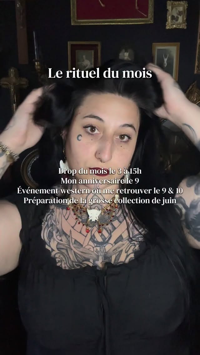 Ce mois-ci va être speed et j’espère réussir à faire tout ce que je souhaite ! Souhaitez-moi bon chance !
Mes commandes personnalisées sont aussi ouvertes alors n’hésitez pas à me contacter par mp 🖤
Bijoux alternatifs curiosités faits main, victorien gothique
Bijoux os et insectes