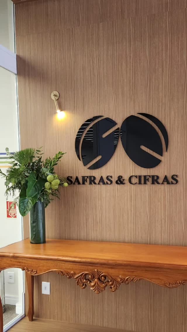 A forma como um evento corporativo é apresentado influencia diretamente na percepção da marca.
A decoração vai além da estética, ela organiza o ambiente, traduz a identidade da empresa e contribui para a experiência de quem está presente.
Quando há alinhamento entre proposta, linguagem e ambientação, o evento se torna mais consistente, mais profissional e mais memorável.
📲 Agende seu projeto conosco
(62) 9 9951-9539
#eventocorporativo
#decoracaocorporativa
#eventosgoiania
#brandingeventos
#cenografiacorporativa