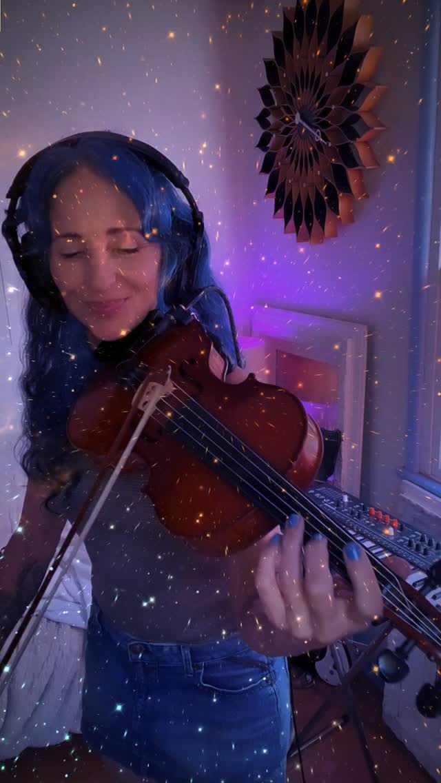 Thanks so much for all your good vibes ♥️ Excellent news- my broken violin is on the mend and I got the pickup fixed on my other violin at @mccabesguitarshop so I’m back at it!! 🎻 Trying out cool @arturia_official fx on @kiiarens rad new jam.. #keepingitrolling #fun #violin #sounds ✨