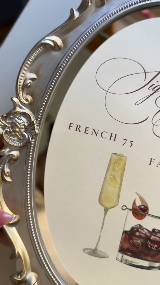 A little vintage, a little modern, a lot of romance. Love that silver is coming back around for weddings! Look for these bar menus at A Glimpse Behind the Veil Showcase at @columbiagorgehotelweddings