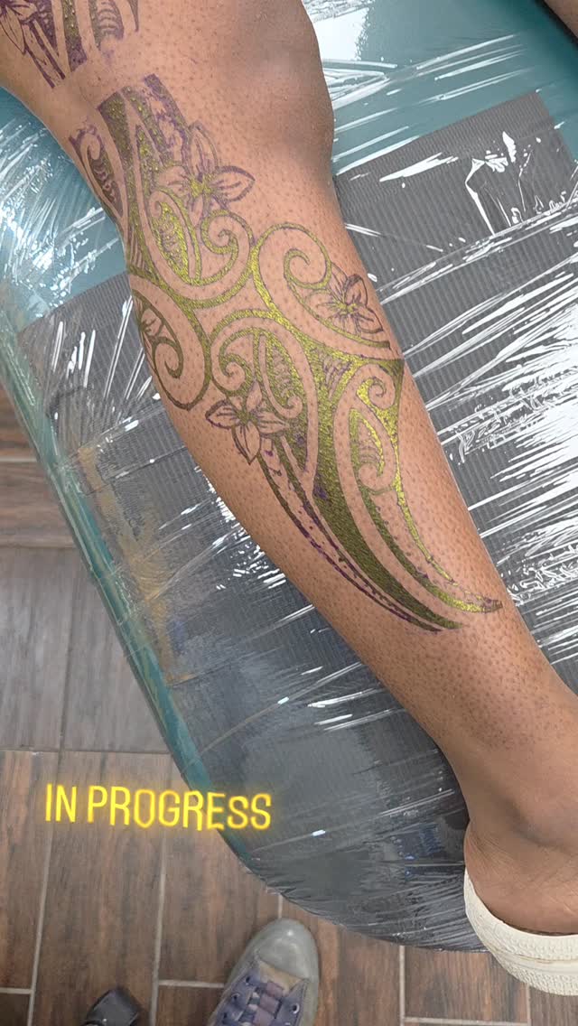 #tatttoo #legsleeve #sèxy #comechekusout #summerbody legsleeve in progress done by @antsol3 @sidetracktattoo