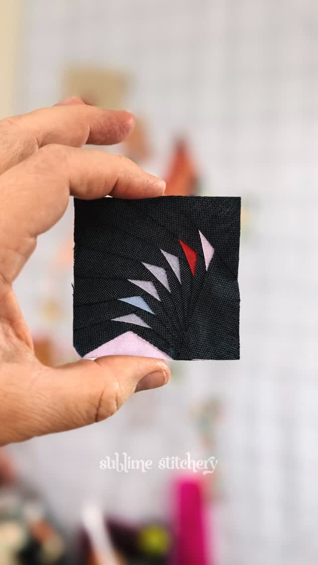 I ❤️ paper piecing.
Unpopular opinion - it’s not hard.
It just asks you to slow down.
And that’s one of things I love about it!
Are you team paper piecing?