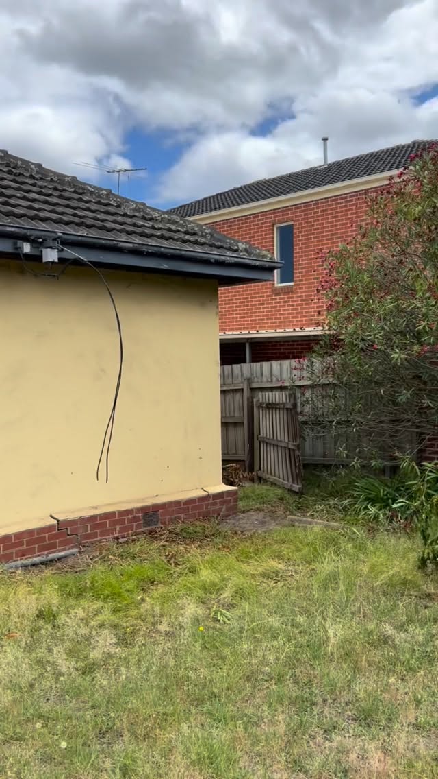 From demolition to double the opportunity 🔨
We knocked down one house and built two side-by-side homes up to frame stage.
Big transformation already… and more to come!
Watch for more #2bscenedesign #constructionprogress #newbuild #framestage #propertydevelopments