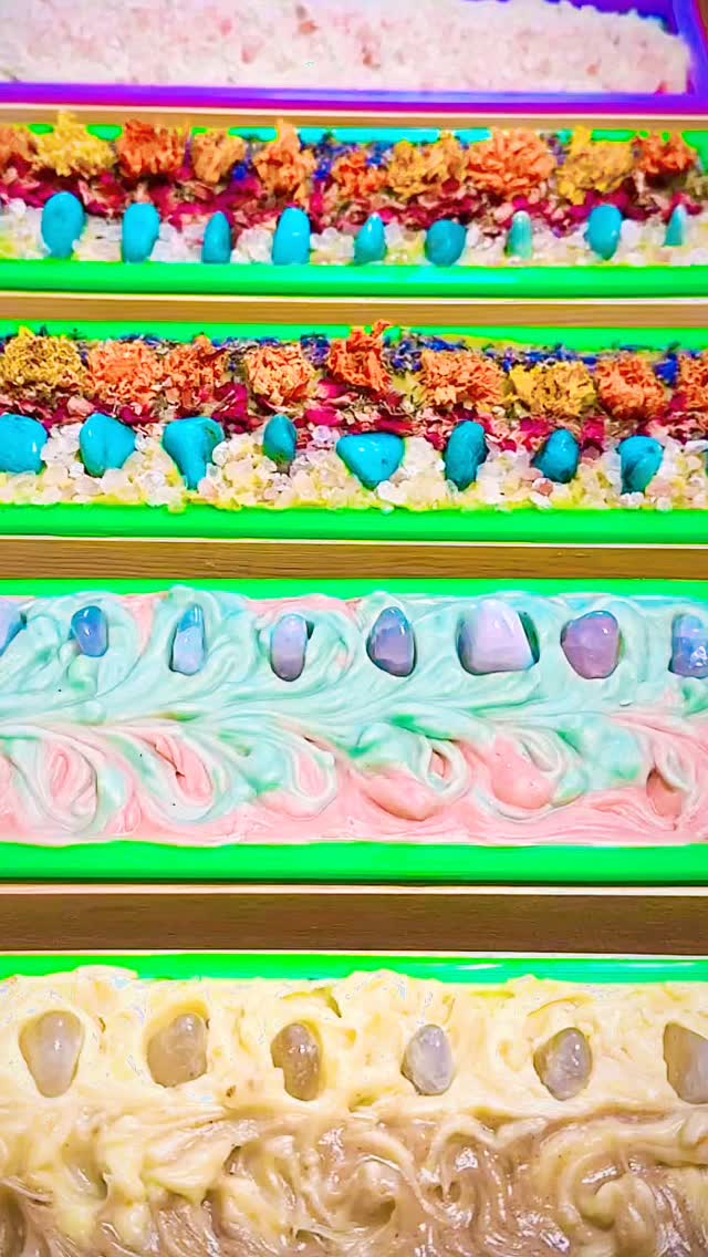 Sunday, in color… 🌿✨
A small gathering of earth-toned bars — from the Face Care and Healing Earth Collections @apothecary.addict —
⚗️🌿🫧 Poured, swirled, and adorned by hand… some finished with real stone tumbles.
A few bars have been created for the new “ZEN DEN” collection @earthtones__beauty_studio to be revealed the 1st of May.
Restocks arriving at the end of the month. 🌍
“The earth hath bubbles, as the water has, / And these are of them.” — William Shakespeare, As You Like It, Act 3, Scene 2
“Nature always wears the colors of the spirit.” — Ralph Waldo Emerson, Nature (1836)
“Art does not reproduce what we see; it makes us see.” — Paul Klee, Pedagogical Sketchbook (1925)
Happy Sunday 🤍🜁🜂🜃🜄
#coldprocesssoap #herbalsoap #slowbeauty #botanicalskincare #artisanmade
