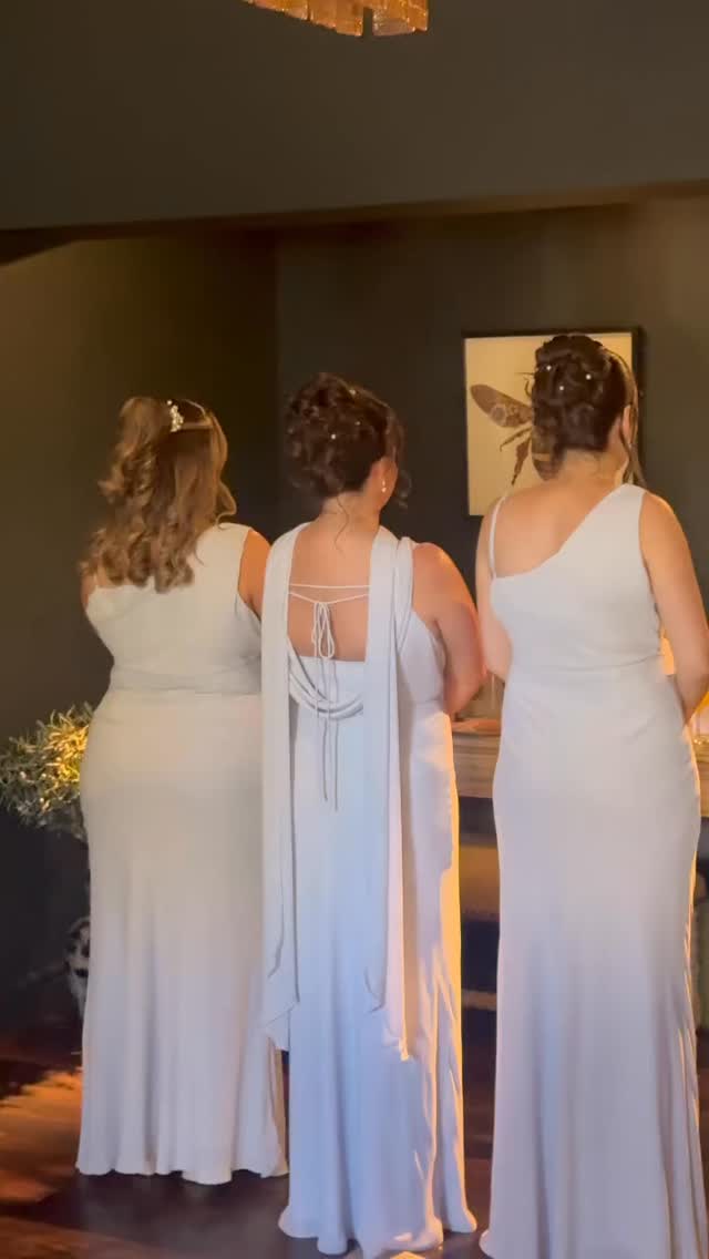 ✨ The moment it all becomes real… ✨
The reveal. The reactions. The pure emotion of being surrounded by your people 🤍
This is what your wedding morning should feel like calm, supported, and completely unforgettable.
Creating this atmosphere while designing styles that hold beautifully all day is at the heart of what I do.
On this morning, I styled the full bridal party ensuring every look felt cohesive, elevated, and effortlessly beautiful.
As an award-winning bridal hair & makeup specialist, I offer a complete luxury experience from start to finish.
📅 2026 bookings open
💌 Message “BRIDE” to check availability
